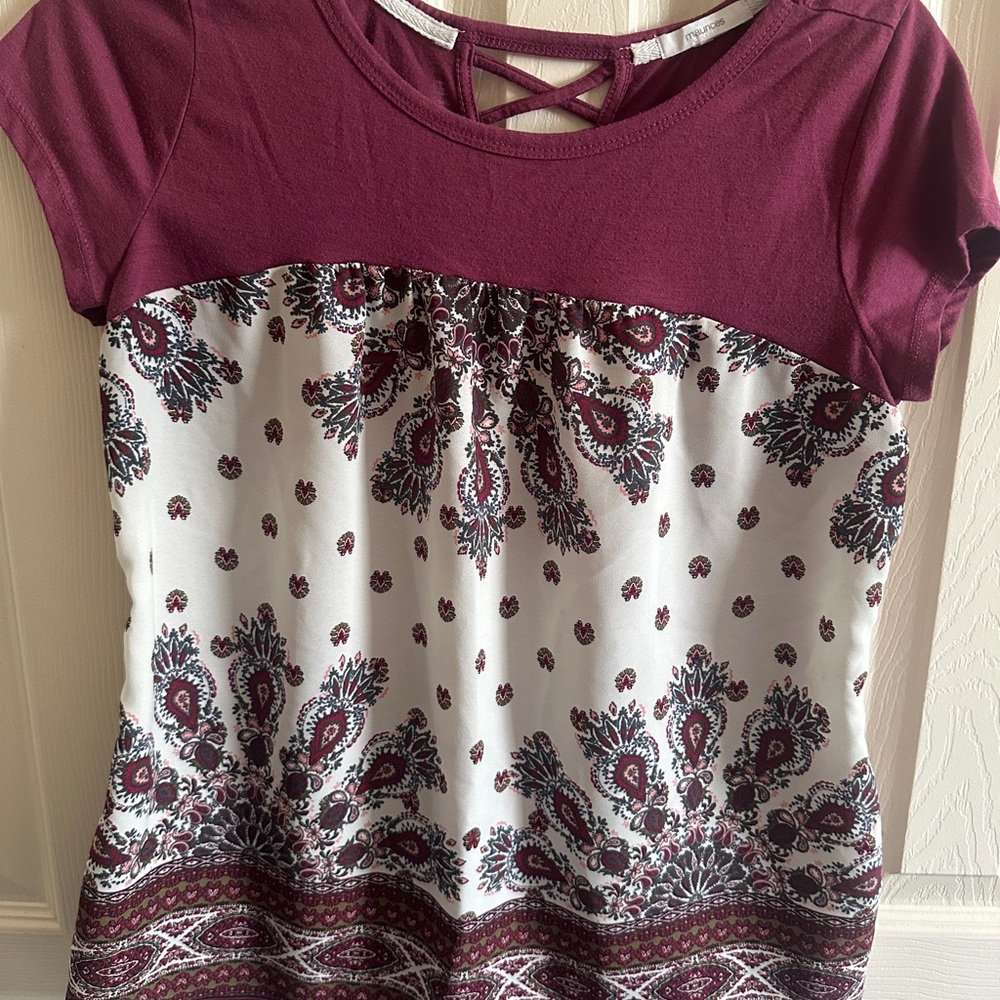 Maurices Red and White Graphic Short Sleeve Blouse